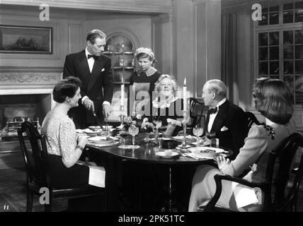 JOYCE CAREY REX HARRISON JACQUELINE CLARKE MARGARET RUTHERFORD HUGH WAKEFIELD und CONSTANCE CUMMINGS in BLITHE SPIRIT 1945 Regisseur DAVID LEAN Play Noel Coward A Noel Coward - Produktion von Cineguild / zwei Städte Filme / General Film Distributors (GFD) Stockfoto