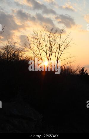 Sonnenuntergang im Oakes Quarry Park in Fairborn, Ohio, USA Stockfoto