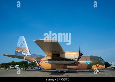 Royal Jordanian Air Force C-130H Hercules 346 gehört zur 'Guts Airline' 3. Transport Squadron. Kunstwerke von Jordan Ausstellungsteams und Land Stockfoto