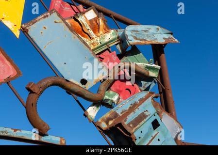 Arcola, Illinois - USA - 19. März 2023: Das Hippie Memorial des Künstlers Bob Moomaw im Zentrum von Arcola, Illinois. Stockfoto