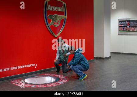 HIGHBURY, LONDON, ENGLAND - Stadiontouren das Fußballstadion Arsenal Emirates in London, Großbritannien Stockfoto