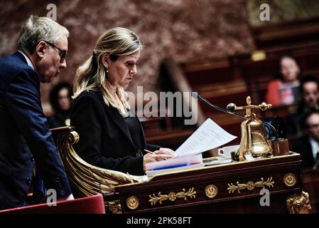 Antonin Burat / Le Pictorium - Fragestunde der Regierung vom 4. April 2023 in der Nationalversammlung - 4/4/2023 - Frankreich / Ile-de-France (Region) / Paris - Präsident der Nationalversammlung Yael Braun-Pivet während der Fragestunde mit Anfragen an die Regierung am 4. April 2023 in der französischen Nationalversammlung. Stockfoto