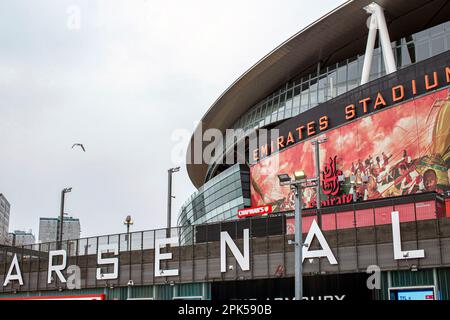 Im Emirates Stadium befindet sich der Premiership Team Arsenal Football Club in Holloway, Islington, London. Bekannt als „die Gunners“, Stockfoto