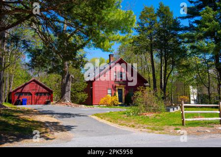 Die East School war eine historische Schule an der 37 Old Billerica Road im historischen Stadtzentrum von Bedford, Massachusetts, MA, USA. Dieses Gebäude ist eine Residenz Stockfoto