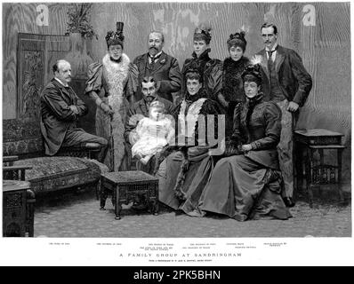 Gravur von Mitgliedern der königlichen Familie in Sandringham, veröffentlicht 1896, (von links) Herzog von Fife, Herzogin von Fife, Prinz von Wales, Herzog von York und sein Sohn Prinz Edward, Prinzessin von Wales, Herzogin von York, Prinzessin Maud, Prinzessin Victoria und Prinz Charles von Dänemark. Stockfoto