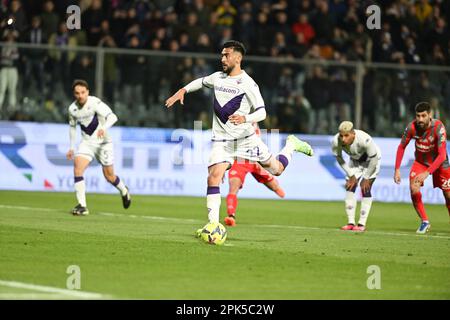 US Cremonese und ACF Fiorentina das Halbfinale des italienischen Pokals auf Avril 5, 2023 im Stadium Giovanni Zini, Cremona, Italien. Kredit: Tiziano Ballabio Stockfoto