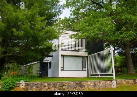 Das Gropius House wurde 1937 im Bauhaus-Stil erbaut und vom modernistischen Architekten Walter Gropius an der Baker Bridge Road 68 in Lincoln, Massachu, entworfen Stockfoto
