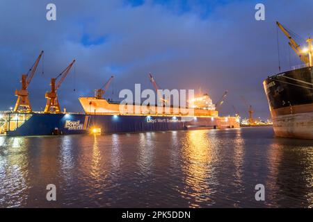 Lloyd Werft, Trockendock, Frachter Atlantic Journey, Werft im Überseehafen Bremerhaven, Bremen, Deutschland Stockfoto