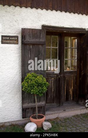 Steinbach am Attersee, Österreich; Gustav Mahlers Komponierhäuschen; Komposthütte von Gustav Mahler; Eingang zur Hütte; Eingang zur Hütte Stockfoto