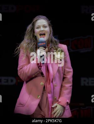 Jamie Lee Curtis wird 2022 von Drew Barrymore interviewt, weil Halloween auf der New York Comic Con endet Stockfoto