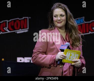 Jamie Lee Curtis wird 2022 von Drew Barrymore interviewt, weil Halloween auf der New York Comic Con endet Stockfoto