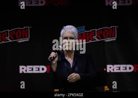 Jamie Lee Curtis wird 2022 von Drew Barrymore interviewt, weil Halloween auf der New York Comic Con endet Stockfoto