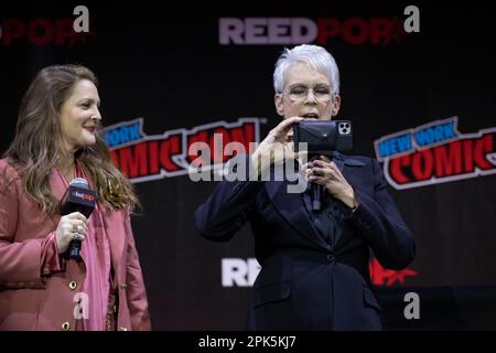 Jamie Lee Curtis wird 2022 von Drew Barrymore interviewt, weil Halloween auf der New York Comic Con endet Stockfoto