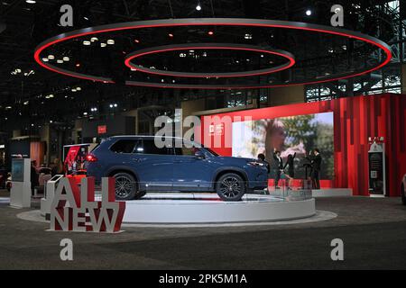 Toyota-Fahrzeuge werden auf der New York International Auto Show (NYIAS) 2023 im Javits Center am 5. April 2023 in New York City ausgestellt. Stockfoto