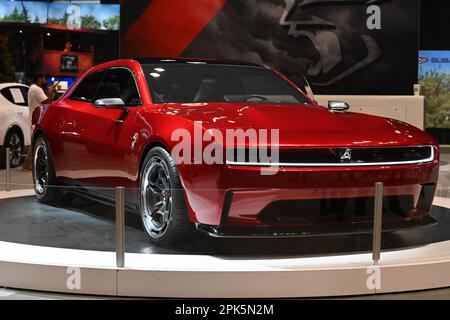 Das Dodge Charger Daytona SRT-Konzept wird auf der New York International Auto Show (NYIAS) 2023 im Javits Center am 5. April 2023 in New ausgestellt Stockfoto