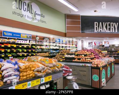 Bereich „Lokale Favoriten“ im Supermarkt Stockfoto