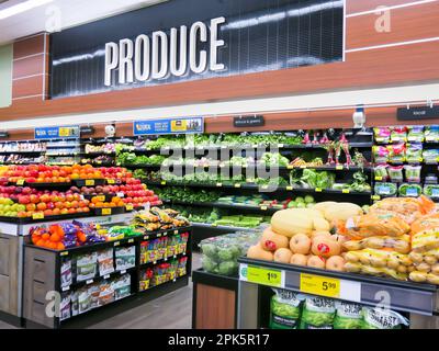 Bereich „Produkte“ im örtlichen Supermarkt Stockfoto