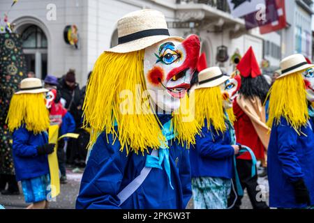 Clownkostüm bei der Basel-Fasnacht-Parade in der Schweiz Stockfoto