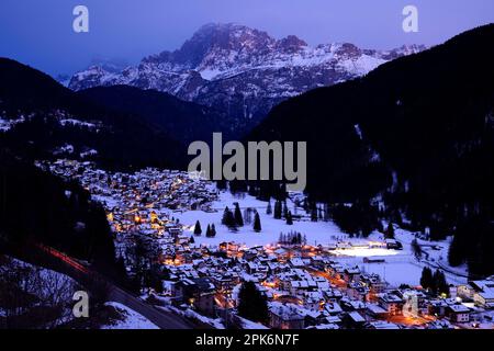 Nachtaufnahme, Falcade, Provinz Belluno, Region Venetien, Italien, Falcade, Veneto, Italien Stockfoto