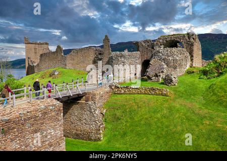 Urquhart Castle Ruin, Urquhart Castle, am Loch Ness loch in der Nähe von Drumnadrochit, Highland, Schottland, Großbritannien Stockfoto