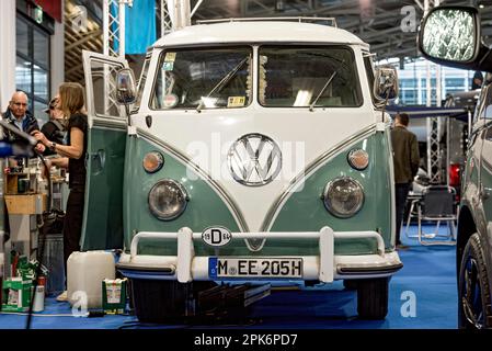 Vintage VW Volkswagen Typ 2, T1 Transporter, Bulli, gebaut 1950 bis 1967, VW Bus, Minibus, Bus, Front, f.RE.e, Messe für Urlaubsreisen Stockfoto