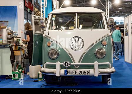 Vintage VW Volkswagen Typ 2, T1 Transporter, Bulli, gebaut 1950 bis 1967, VW Bus, Minibus, Bus, Front, f.RE.e, Messe für Urlaubsreisen Stockfoto