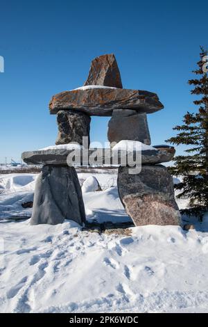 Inukshuk in der Innenstadt von Churchill, Manitoba, Kanada Stockfoto