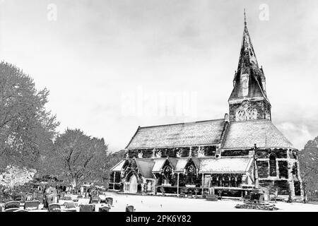 St. Barnabas' Church, Bromborough, Wirral, Großbritannien. Fotoeffekt nach ungewöhnlichem Schneefall März 2023 Stockfoto