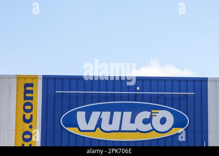 Bordeaux , Aquitaine France - 04 02 2023 : Vulco Logo Marke und Schild Text vorne an der Station Garage Auto Verkauf und Montage Reparaturkette Stockfoto