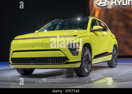 NEW YORK, NEW YORK - 05. APRIL: Vorstellung des neuen elektrischen 2024 Hyundai Kona auf der International Auto Show Pressevorschau im Jacob Javits Convention Center am 5. April 2023 in New York City. Stockfoto