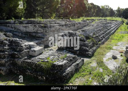 Der Altar von Hieron oder der große Altar von Syrakus ist ein monumentaler großer Altar im antiken Viertel Neapolis in Syrakus, Sizilien Stockfoto