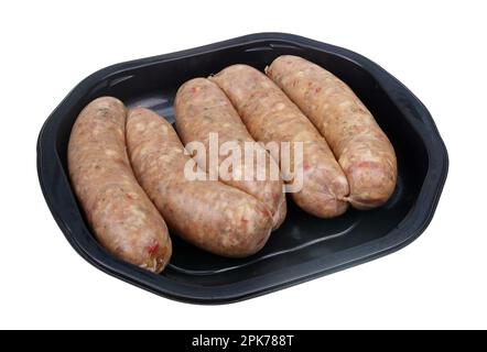 Italienische Schweinefleischwurst mit Käse und Tomaten in einem schwarzen Kunststoffbehälter. Isoliert auf weiß Stockfoto