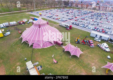 Der große akrobatische Zirkus in Nottingham hat einen fantastischen Blick aus der Vogelperspektive. Hochwertiges Foto Stockfoto