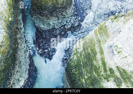 Draufsicht auf die weißen Klippen von Flamborough Head, Nahaufnahme. Hochwertiges Foto Stockfoto