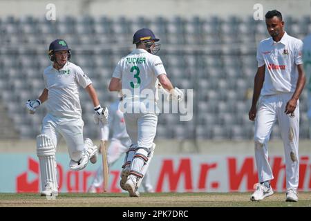 DAndrew McBrine und Lorcan Tucker am dritten Tag des alleinigen Testspiels zwischen Bangladesch und Irland im Sher-e-Bangla National Cricket Stadi Stockfoto