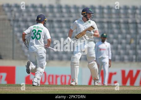 DAndrew McBrine und Lorcan Tucker am dritten Tag des alleinigen Testspiels zwischen Bangladesch und Irland im Sher-e-Bangla National Cricket Stadi Stockfoto