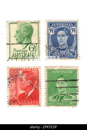 Klassische George VI Briefmarken aus Australien isoliert auf weißem Hintergrund. Stockfoto