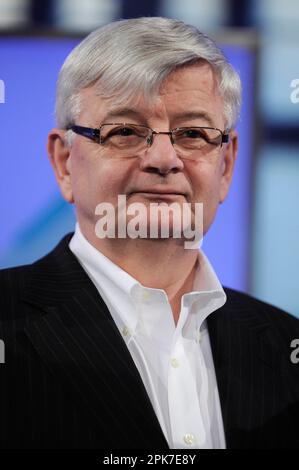 ARCHIVFOTO: Joschka Fischer wird am 12. April 2023 75, Joschka FISCHER, Politiker, die Grünen, Grüntöne, Einzelbild, zugeschnittenes einzelnes Motiv, Hochformat. Dialog unter der Kuppel im Bundeskanzleramt München am 14. September 2011. ? Stockfoto