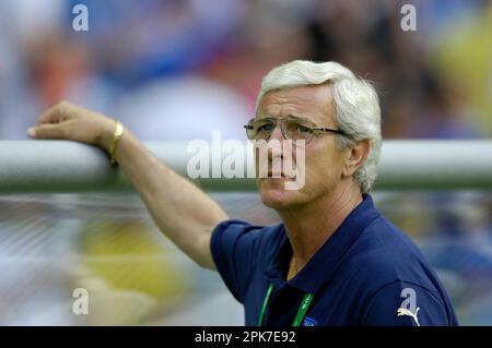 ARCHIVFOTO: Marcelo LIPPI wird am 11. April 2023 75 Jahre alt, Coach Marcello LIPPI, ITA, Porträt, Portrait, Finale, Italien (ITA) - Frankreich (FRA) 6: 4 auf Elfmeter, am 9. Juli 2006 in Berlin; Fußball-Weltmeisterschaft 2006 FIFA-Weltmeisterschaft 2006, ab 09,06. - 09.07.2006 in Deutschland ?Sven Simon # Princess-Luise-Str. 41 # 45479 M uelheim/R uhr # Tel. 0208/9413250#Fax. 0208/9413260 # Konto 1428150 Commerzbank Essen BLZ 36040039 # www.SvenSimon.net. Stockfoto