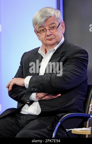 ARCHIVFOTO: Joschka Fischer wird am 12. April 2023 75, Joschka FISCHER, Politiker, die Grünen, Grüntöne, Einzelbild, Einzelmotiv, halbe Figur, halbe Figur. Dialog unter der Kuppel im Münchner Landeskanzleramt am 14. September 2011. ? Stockfoto