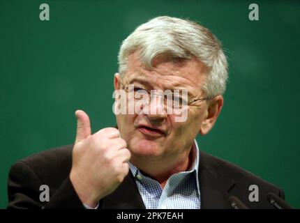 ARCHIVFOTO: Joschka Fischer wird am 12. April 2023 75, Federal Delegierte' Conference Alliance 90/The Greens in Berlin: Joschka FISCHER, Bundesaußenminister, während seiner Rede am 9. Juli 2005. ? Stockfoto