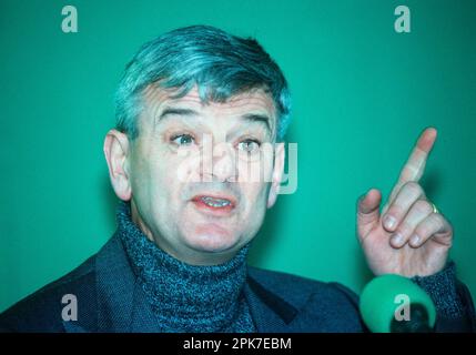 ARCHIVFOTO: Joschka Fischer wird am 12. April 2023 75, Joschka FISCHER, Deutschland, Politiker, Buendnis 90/die Gruenen, Bundesaußenminister, QF. ?SVEN SIMON Huyssenallee 40-42 45128 Essen Tel. 0201/234556 Fax 0201/234539 Konto 2039154 Deutsche Bank München BLZ 700 700 10 Bild kann digital über Leonardo Pro übertragen werden. Stockfoto