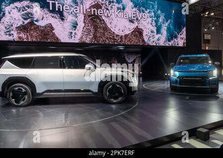 NEW YORK, NEW YORK - 05. APRIL: Vorstellung des brandneuen Kia EV9 auf der International Auto Show Pressevorschau im Jacob Javits Convention Center am 5. April 2023 in New York City. Stockfoto