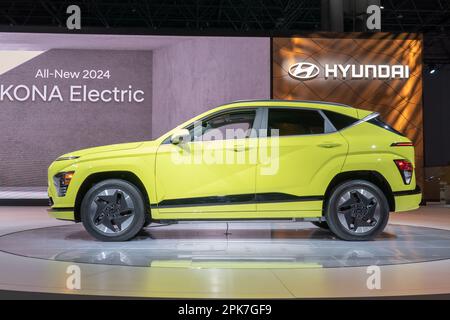 NEW YORK, NEW YORK - 05. APRIL: Vorstellung des neuen elektrischen 2024 Hyundai Kona auf der International Auto Show Pressevorschau im Jacob Javits Convention Center am 5. April 2023 in New York City. (Foto von Ron Adar / SOPA Images/Sipa USA) Stockfoto