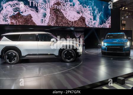 NEW YORK, NEW YORK - 05. APRIL: Vorstellung des brandneuen Kia EV9 auf der International Auto Show Pressevorschau im Jacob Javits Convention Center am 5. April 2023 in New York City. (Foto von Ron Adar / SOPA Images/Sipa USA) Stockfoto