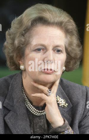 Bonn, Deutschland. 08. April 2013. ARCHIVFOTO: Margaret Thatcher starb vor 10 Jahren am 8. April 2013, Margaret Hilda Thatcher, Baroness Thatcher von Kesteven LG, OM, PC (geboren am 13. Oktober 1925 in Grantham, Lincolnshire, England) Ist ein ehemaliger britischer Politiker und war von 1979 bis 1990 Premierminister des Vereinigten Königreichs und von 1975 bis 1990 Führer der Konservativen Partei, Portrait, Portrait, undatiertes Foto, 1986 ¬ Credit: dpa/Alamy Live News Stockfoto