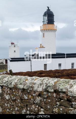 Dunnet Head Lighthouse ist ein aktiver Leuchtturm aus dem 19. Jahrhundert, der auf Dunnet Head steht Stockfoto