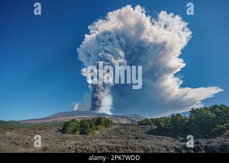 Vulkanausbruch am Ätna, Lava, Sizilien, italien, sizilien. Stockfoto