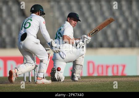 Andrew McBrine schlägt am dritten Tag des alleinigen Testspiels zwischen Bangladesch und Irland im Sher-e-Bangla National Cricket Stadium, Mirpur, DHA Stockfoto