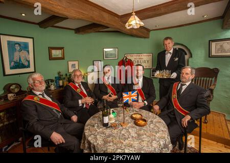 Mitglieder der Abteilung "Freunde der britischen Königsfamilie - Deutschland" in Nettetal, der Club bereitet sich auf die Feier von König Karl III. In Deutschland vor Stockfoto